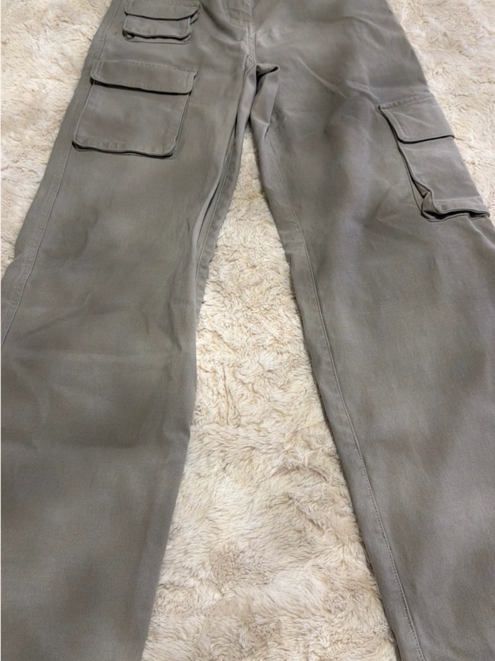 Wilfred Cargo Pants in Olive-Grey